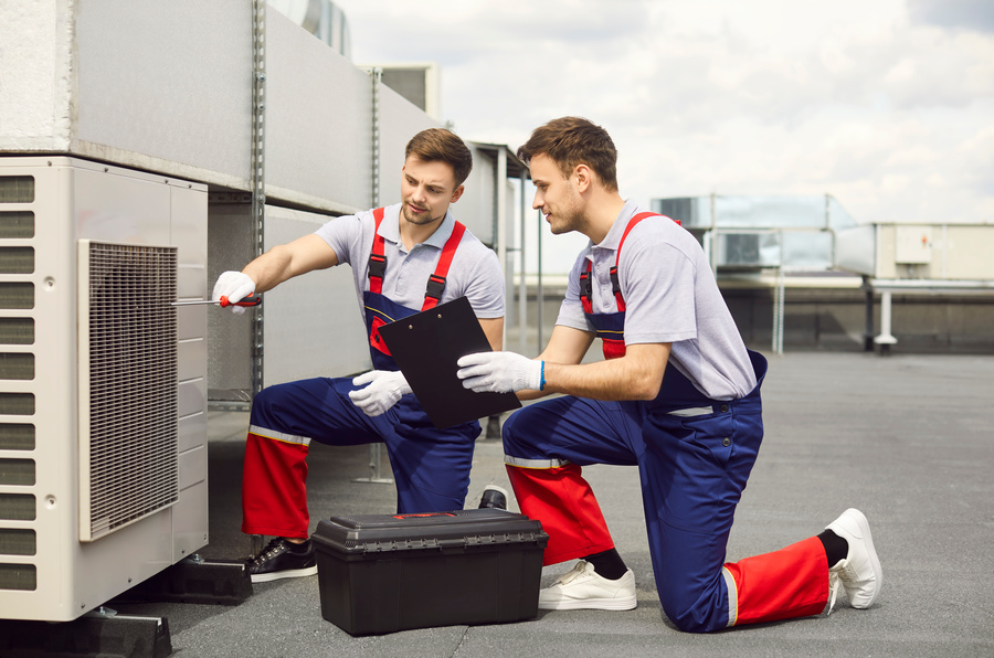 hvac experts working on hvac maintenance